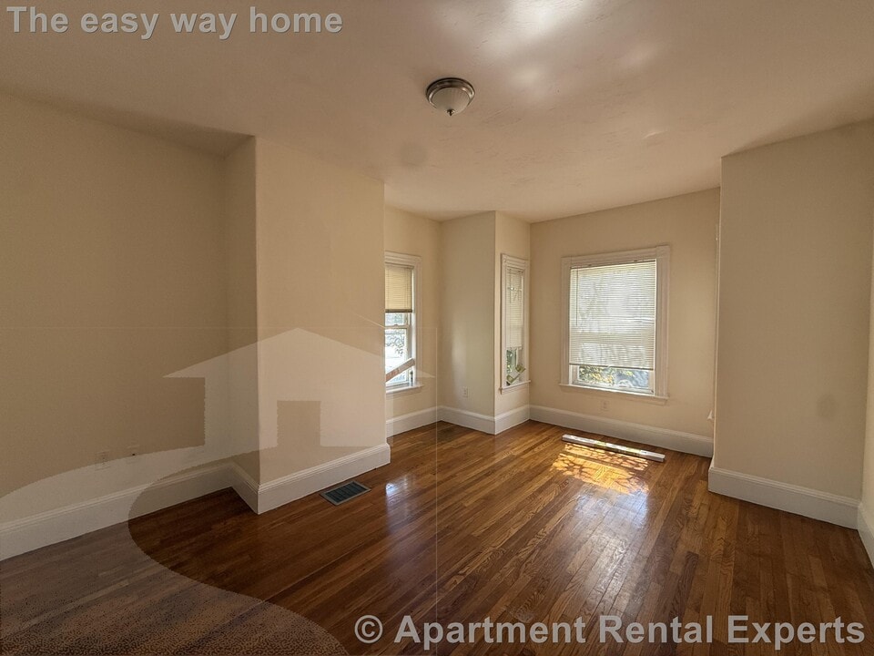 55 Bonair St in Somerville, MA - Building Photo