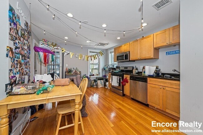 70 Hillside St, Unit 3 in Boston, MA - Building Photo - Building Photo