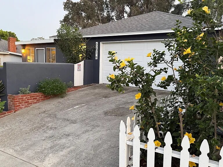 6203 Condon Ave in Windsor Hills, CA - Foto de edificio