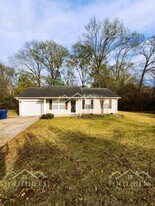 438 Old Colony Rd in Anderson, SC - Building Photo