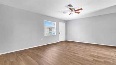 1271 Sylvia Ave in Spring Hill, FL - Building Photo - Building Photo