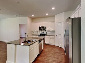 233 Crestrun Loop in Leesburg, FL - Foto de edificio - Building Photo