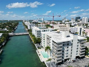 9500 W Bay Harbor Dr in Bay Harbor Islands, FL - Building Photo - Building Photo