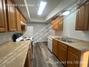 10007 NW Lema Dr in Parkville, MO - Building Photo - Building Photo