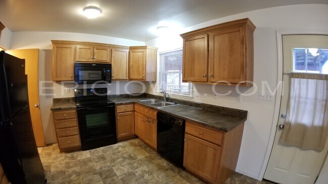 920 F Ave NW-Unit -1 in Cedar Rapids, IA - Building Photo - Building Photo