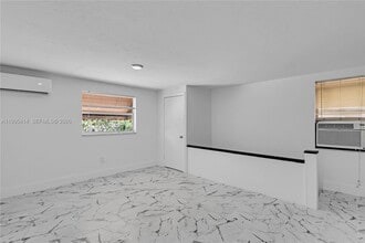 54 NW 62nd St in Miami, FL - Foto de edificio - Building Photo