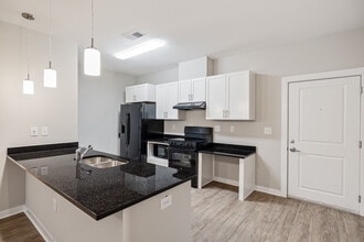 Urbana at Hioaks in Richmond, VA - Building Photo - Building Photo