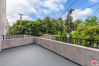 4337 Dixie Canyon Ave in Los Angeles, CA - Building Photo - Building Photo