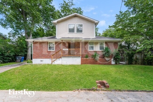 property at 2616 Oak St