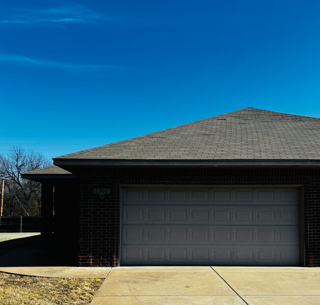 property at 1300a Garden Gate Dr