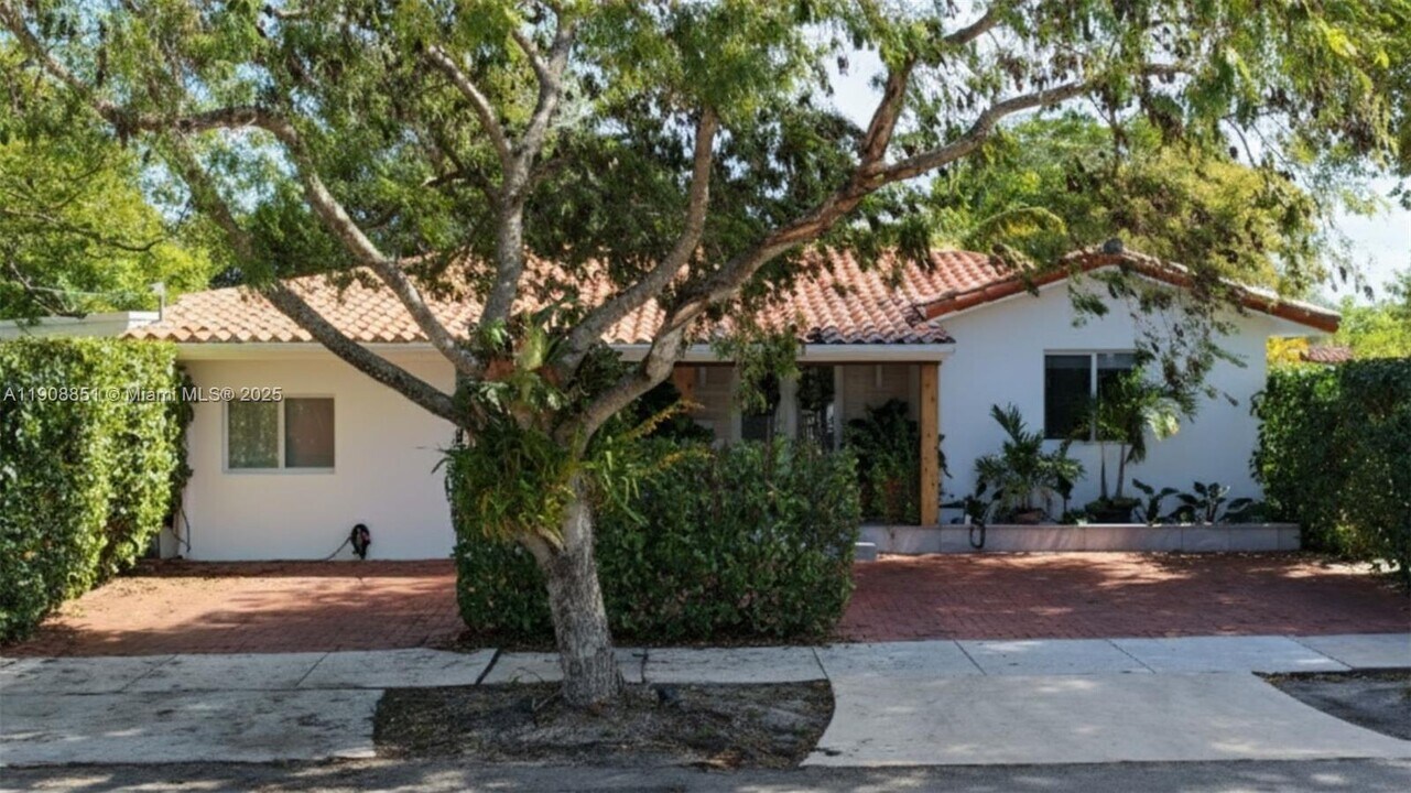 1345 SW 60th Ct in West Miami, FL - Building Photo