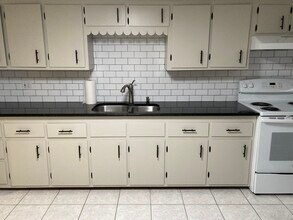 6 Kenyon St, Unit 2 in Newton, MA - Foto de edificio - Building Photo