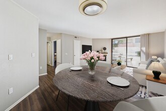 Franklin Place in Los Angeles, CA - Foto de edificio - Building Photo