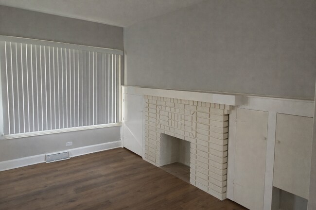 4740 Burleigh Rd in Garfield Heights, OH - Foto de edificio - Building Photo