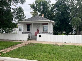807 1st St SW in Mandan, ND - Building Photo