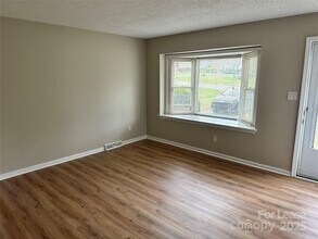 525 Whitlock Dr in Charlotte, NC - Building Photo - Building Photo