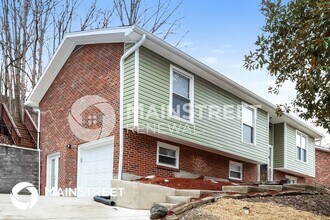 9104 Royal Oak Dr in Louisville, KY - Foto de edificio - Building Photo