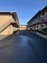 Argyle Apartments in San Leandro, CA - Foto de edificio - Building Photo