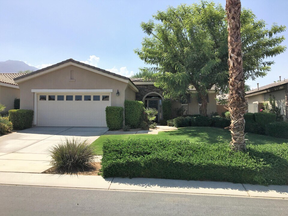 60177 Angora Ct in La Quinta, CA - Building Photo