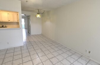 327 Camden M in West Palm Beach, FL - Building Photo - Building Photo