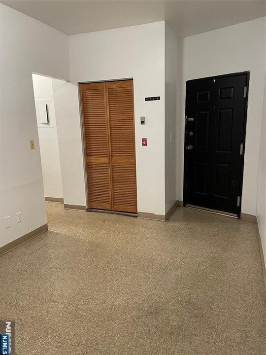 101 Center St in Clifton, NJ - Building Photo