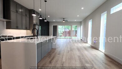 517 Mt Auburn Ave in Dallas, TX - Building Photo - Building Photo