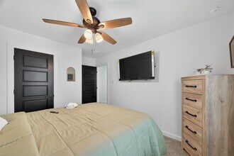 3233 Creston Gate Dr in Houston, TX - Building Photo - Building Photo