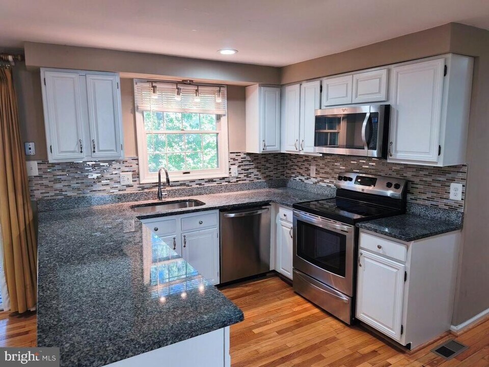 109 Buckeye Ct in Sterling, VA - Building Photo