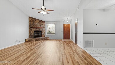 7708 Shadow Bay Dr in Panama City, FL - Building Photo - Building Photo