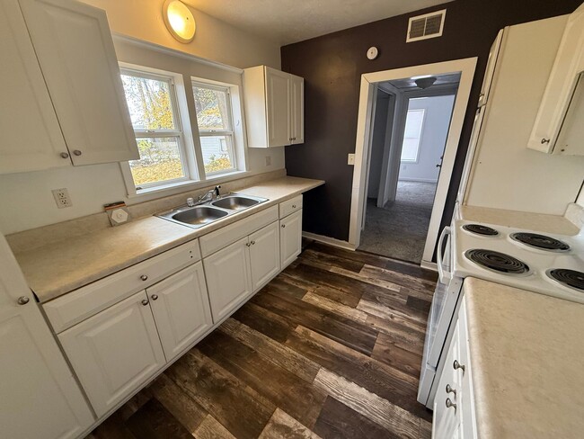 property at 123 W Madison St