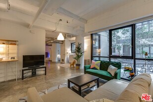 1100 S Grand Ave in Los Angeles, CA - Building Photo