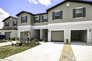 8240 Cor Pne Wy in New Port Richey, FL - Building Photo
