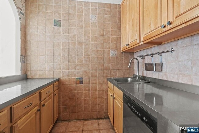 7004 John F. Kennedy Blvd in Guttenberg, NJ - Building Photo - Building Photo