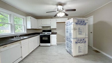 134 Phillips Ave in Browns Mills, NJ - Building Photo - Building Photo