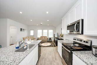 2039 Woodlark Way in Sealy, TX - Building Photo - Building Photo