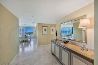 20 Seagate Dr in Naples, FL - Foto de edificio - Building Photo