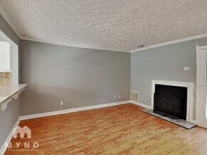 3588 Kennesaw Station Dr in Kennesaw, GA - Foto de edificio - Building Photo