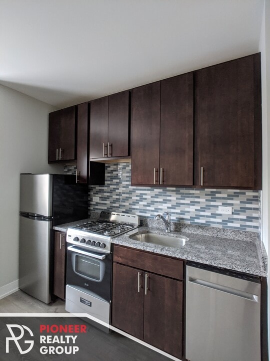423 W Belden Ave, Unit 1 in Chicago, IL - Foto de edificio