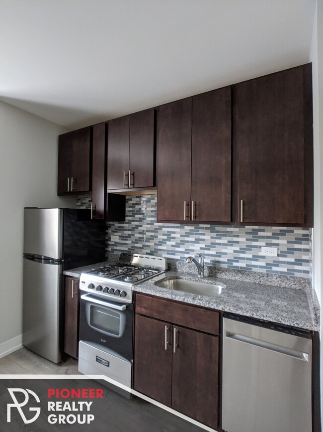 423 W Belden Ave, Unit 1