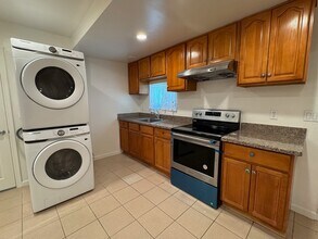 1217 Santa Clara Ave, Unit C in Alameda, CA - Building Photo - Building Photo