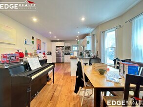 9 Curtis St, Unit 2 in Somerville, MA - Foto de edificio - Building Photo