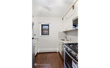 301 W 110th St in New York, NY - Building Photo - Building Photo