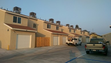 Valhalla Village in Bakersfield, CA - Building Photo - Building Photo