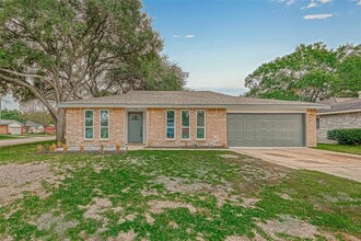 2330 Grindstone Ln in Sugar Land, TX - Building Photo - Building Photo