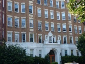 211 Park Dr, Unit 1 in Boston, MA - Building Photo