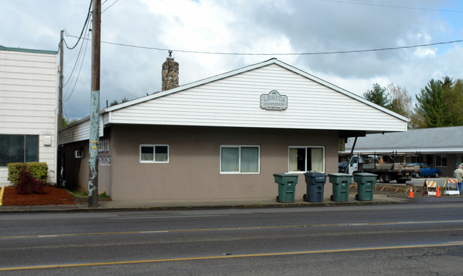 Lesita Apartments in Lebanon, OR - Building Photo - Building Photo