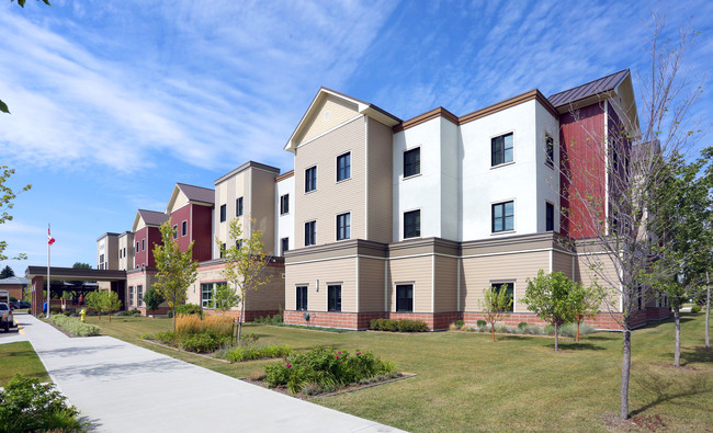 Dr. Turner Lodge in Fort Saskatchewan, AB - Building Photo - Building Photo