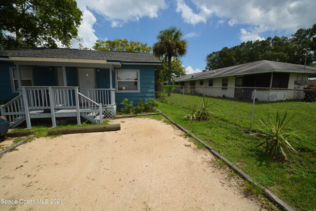 623 Roderick A Harris Sr. Ave in Titusville, FL - Foto de edificio - Building Photo