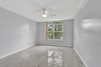 3750 Inverrary Dr in Lauderhill, FL - Building Photo - Building Photo