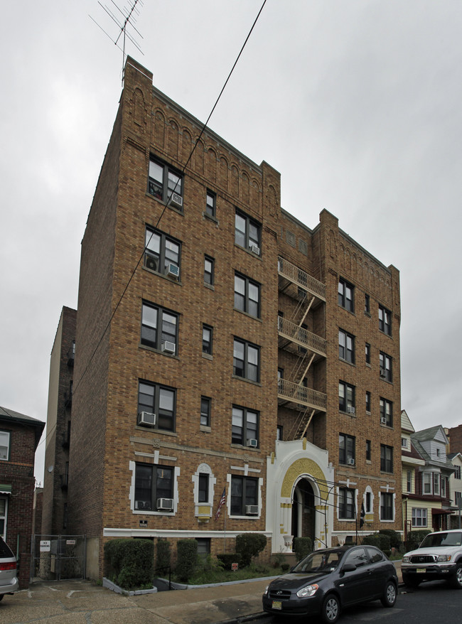 107-111 Garrison Ave in Jersey City, NJ - Building Photo - Building Photo